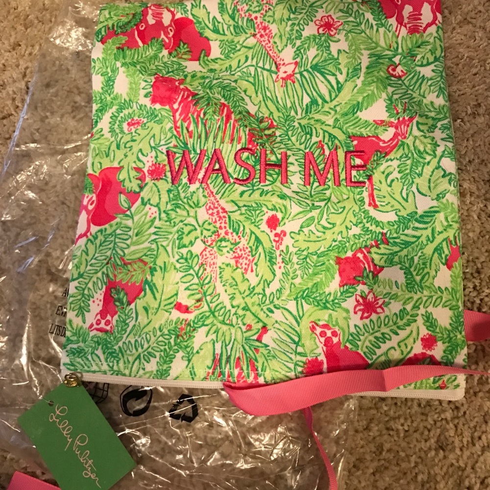 NWT Lilly Pulitzer wash me wear me bag GWP